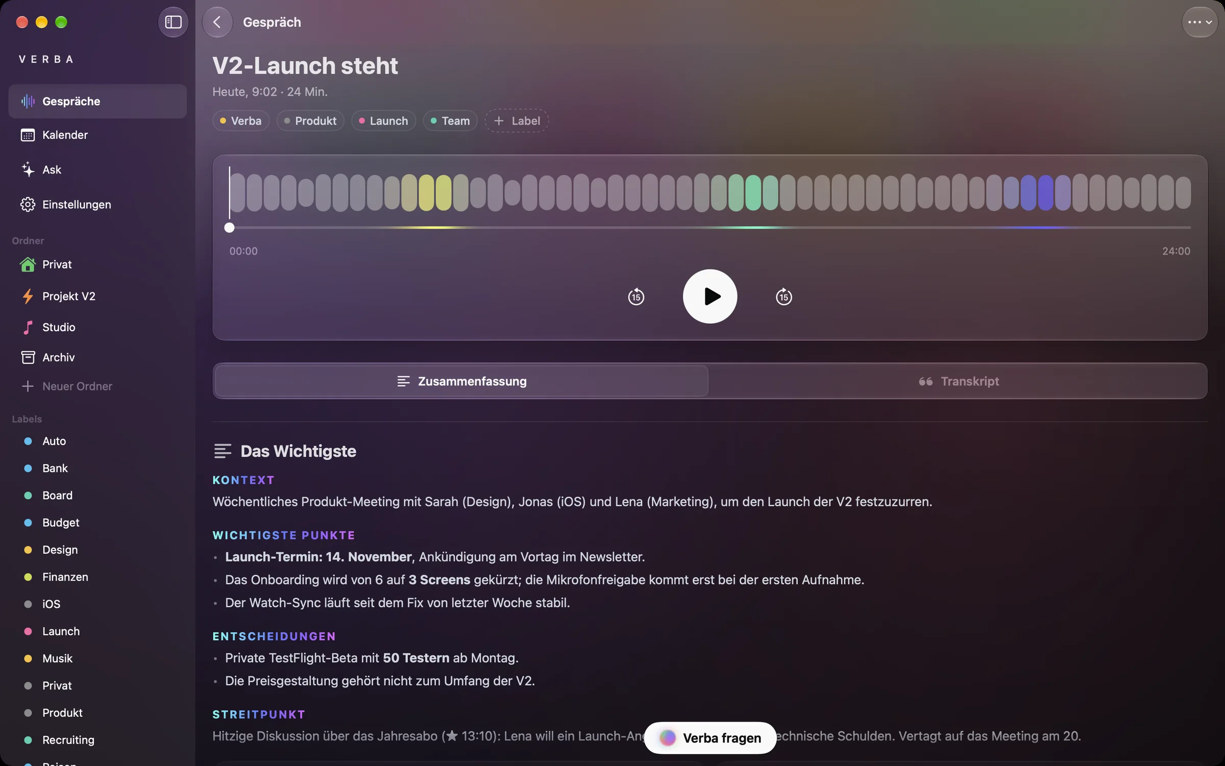 Ein Gespräch auf dem Mac: Audioplayer und Zusammenfassung.